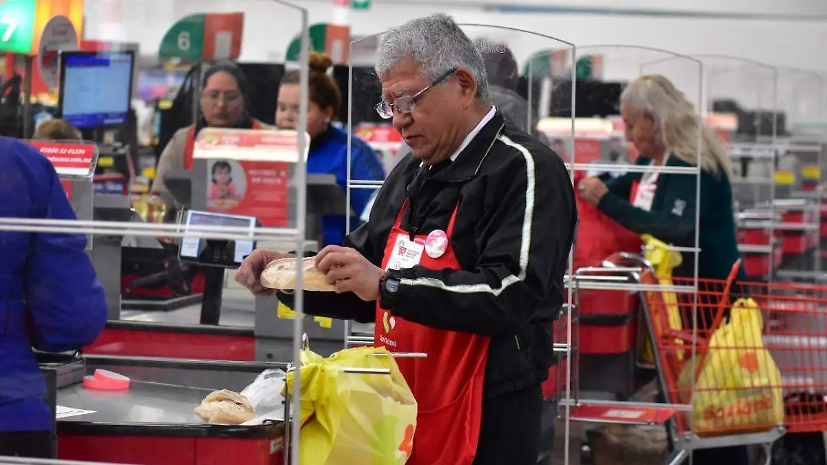 15 TRIANA 1 Mejoran calidad de vida de más de mil adultos mayores1